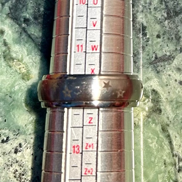 Side 12.5 men’s spinner/fidget ring - stainless steel with star details - Picture 3 of 4